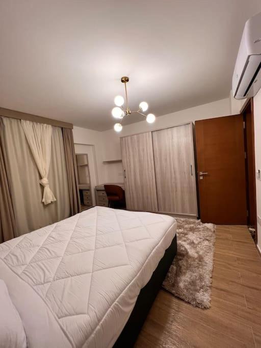 Apartment White Palace Auc St