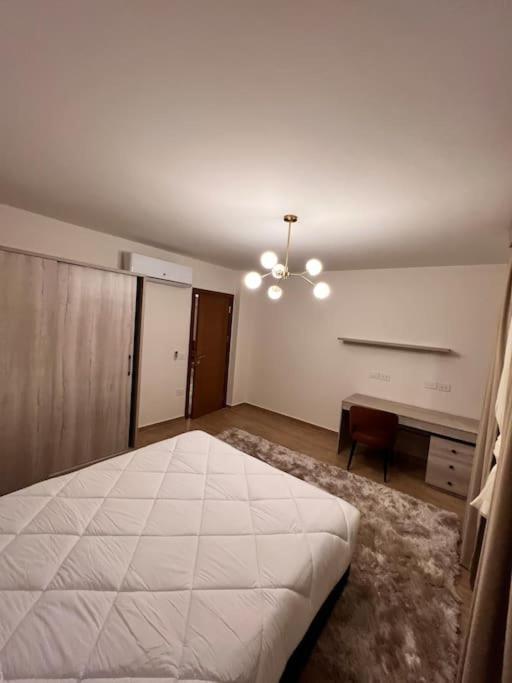 Apartment White Palace Auc St