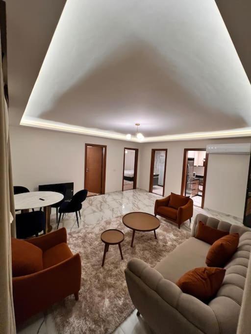 White Palace Auc St *